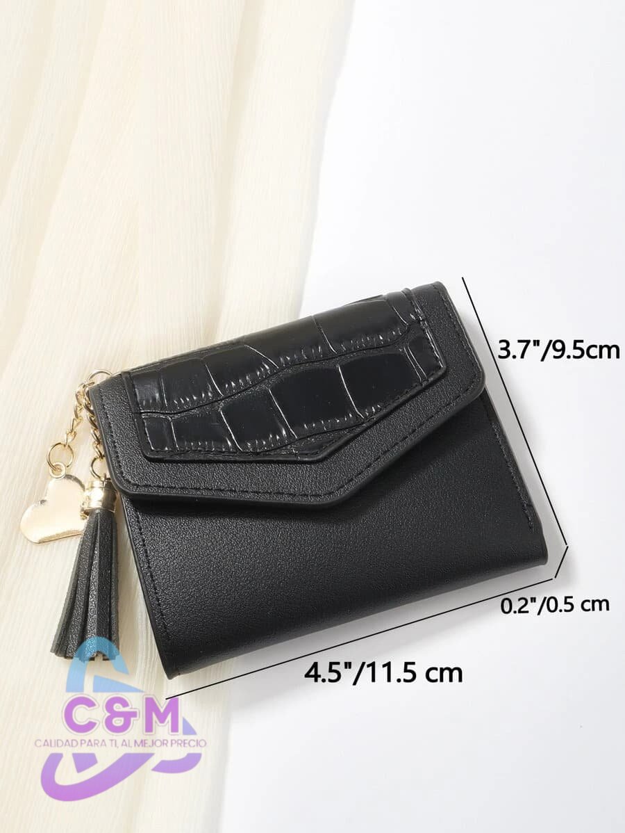 INV MONEDERO DE DISEÑO DE COCODRILO CON DIJE DE CORAZON Y ESCOBITA